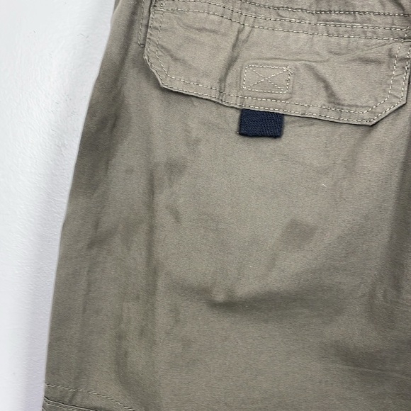 Akademiks Mens XL Cargo Shorts 8 Pockets Attached Front Belt Cotton Green Shorts - Picture 7 of 9